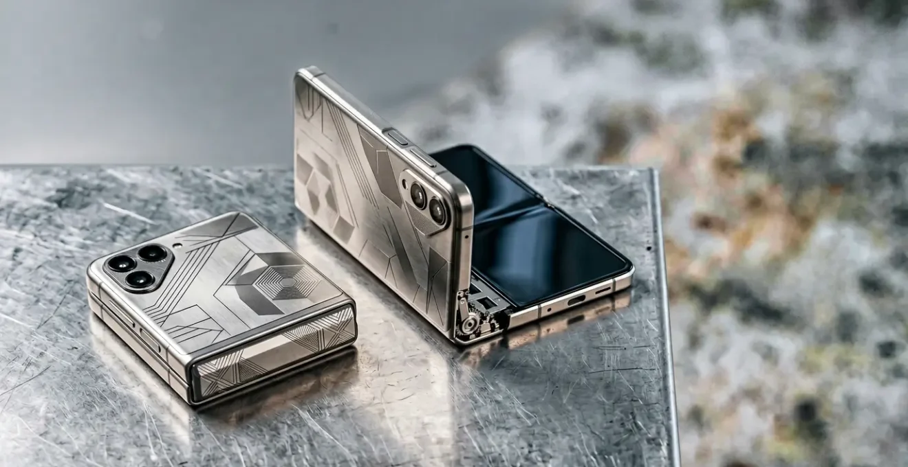 Close comparison of flip and fold style foldable smartphones showing hinge mechanisms and form factors