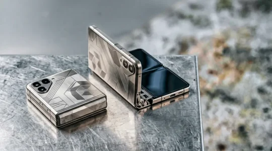 Close comparison of flip and fold style foldable smartphones showing hinge mechanisms and form factors